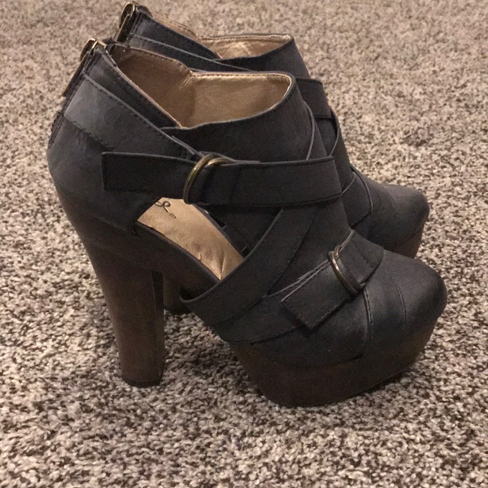 Heels - Picture 2 of 2